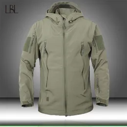 Army Camouflage Men Jacket Militär Taktiska jackor MENS Soft Shell Waterproof Windproof Hunt Jacket Regrock Rain Man Clothing 201127
