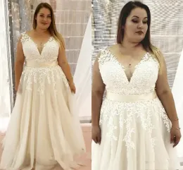 Abiti da sposa Boho Abiti da sposa Applique in pizzo Scollo a V Nastro Sweep Train Senza maniche Custom Made Garden Plus Size 2022 Semplice vestido de novia