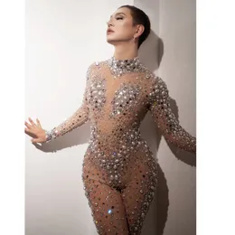 Kvinnor som lyser Pearl Rhinestones Mesh Jumpsuit Stretch Shinny Transparent Crystal Leotard Rompers Sexig Fashion Singer Dancer Bar Nightclub Stage Show Tights