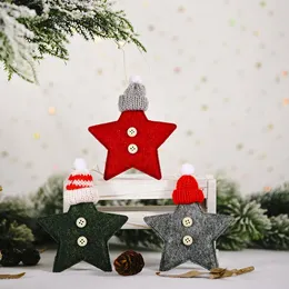 Ciondolo appeso a stella con cappello lavorato a maglia di Natale, albero di Natale, ornamenti a stella in feltro appesi per la decorazione del camino della festa di Natale