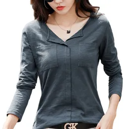 여자 Tshirt Tuangbiang Fashion Vneck Women Cotton Tshirts 2 주머니 느슨한 가을 Tshirt 커피 한국 고품질 2023 긴 슬리브 탑 230206