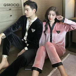 Qsrocio högkvalitativa kvinnors pyjamas set velvet sleepwear broderi casual homewear män nightwear lyx par pyjamas femme 220329