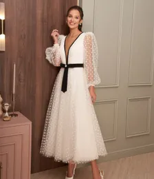 2022 Długość herbaty w stylu vintage Polka Dot Wedding Suknia Latarna Linia Czarna i biała suknie ślubne V dekoltowe sukienki panny młodej