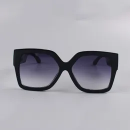 Ogólne kwadratowe okulary przeciwsłoneczne kobiety marka mody mody duże szklanki przeciwsłoneczne dla mężczyzn retro streps dames 4402