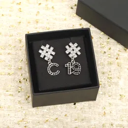 2022 Hochwertiger Charm-Ohrstecker mit platiniertem schwarzen und weißen Diamanten für Damen, Hochzeitsschmuck, Geschenk mit Box-Stempel PS4124A