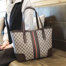 Billiga plånböcker 70% rabatt 2022 Spring New Korean Fashion Printed Tote Large Capacity Shoulder Simple Portable Women's Bag Pendder Bag