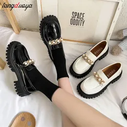Plataforma sepatu wanita hitam sólido lembut loafer kulit pu wanita kasual wanita deslize em nyaman ujung jari bulat zapatos de mujer 220614