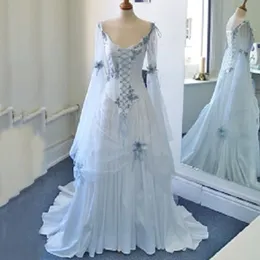 새로운 빈티지 셀틱 웨딩 드레스 흰색과 옅은 파란색 화려한 중세 신부 가운 스코프 네크 라인 코르셋 롱 벨 슬리브 아플리케 꽃