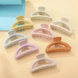 Medelstora ihåliga halvcirkelhårklipp klämmer klämma kvinnor frostade glass färg plast hästsvans hårnålar europe kvinnliga huvudbad badkulor hårklor 8,5 cm