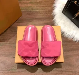 Designer Pool Kissen Hausschuhe Modenschau New Style Slipper Lady Prägung Schuhe Top Qualität Leder Sandale Sunset Flache Gummilaufsohle Slides Sandalen