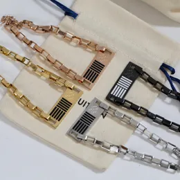 Modedesigner-Kettenarmbänder für Männer und Frauen, V-Buchstabe, Gravur, Edelstahl, Gitter, kubanischer Link, Lced-Armband, Kettenarmband, ohne Box