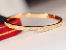 Золото 2024 V, роскошное качество, тонкий браслет с бриллиантом трех цветов, размер 16 # 17 # для женщин, ювелирные изделия для помолвки, подарок, есть штамп в коробке PS4543