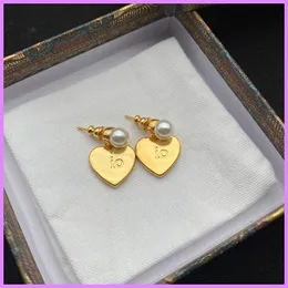 Kolczyki retro kobiety modne kolczyki listy sercowe projektant biżuterii złoto Pearl Ear Studs Women Acesories for Party Wedding D225093f