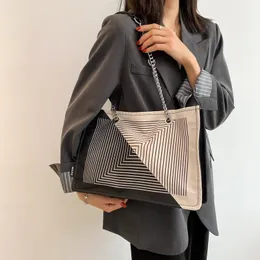 Sacos de compras de moda HBP possuem marca de fábrica de grande capacidade com bolsa de cosméticos feminino para fêmeas bolsa de ombro de ombro