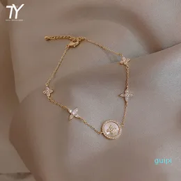 2022 Nya modearmband Koreanska kvinnors smycken Classic Alloy Plum Blossom Cross Shape Armband Toppkvalitet