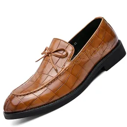 Eleganta Oxford-skor för män italienska utsökt båge-knot bröllopsfest sociala läderskor manlig slip på loafers kontorsskor