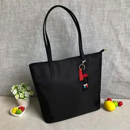 Bolsas grandes 2022 New Canvas Nylon Bag feminina à prova d'água Oxford Butot Bags One ombro Capacidade de bolsa simples Myy M44495