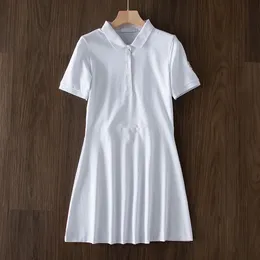 Projektantka damska sukienka kołnierzyk polo nowy czysty kolor biały/czarny/niebieski sportowa talia dopasowana sukienka letnia bawełniana spódnica T-shirt
