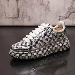 Designers de luxe Diamants Robe Chaussures De Fête De Mariage Automne Blanc Lumière Sports Casual Sneaker Confortable Bout Rond Fond Épais Conduite D'affaires Mocassins