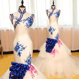ホステスドレス女性民族服2022新しいエレガントな長いモデルウォークショーの大人の末尾のチャイナ山の青と白の磁器のパフォーマンスの衣服