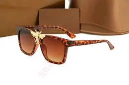 2022 Tasarımcı Arı Kare Güneş Gözlüğü Büyük Boy Orijinal Gözlükler Dış Mekan Gölgeleri Dikdörtgen Çerçeve Güneş Gözlüğü Klasik Lady Mirrors Kadınlar ve Erkekler Gözlükleri 002