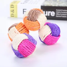 Cat Toys Ball Toy Funny Interactive Pet Play Chewing Rettle Scratch Catch Träning Sisal Balls Random Color Supplies