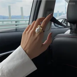Bröllopsringar Fashion Metal Light Luxury Nisch Design Geometry Barock Pearl Ring Öppnar endast vackra kvinnor Dagliga slitage1