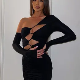 Weird Puss Aushöhlen Rückenfreies Sexy Kleid Frauen Geneigte Schulter Dehnbar Unregelmäßigen Geraffte Bodycon Dünne Party Streetwear 220510