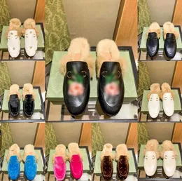 Designer di marca Mezza pantofola Princetown Sandali da donna in velluto scamosciato Pantofole in pelle ricamate Pelliccia di coniglio Pantofola invernale in peluche Calore di lusso