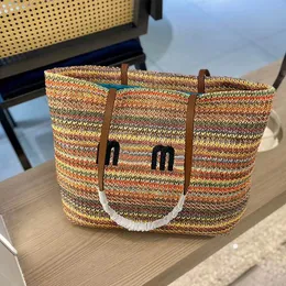 Kvällspåsar ränder strandpåse sommar halmväskor sticksäck big tote flickor butik designer axelväska 3 opotioner