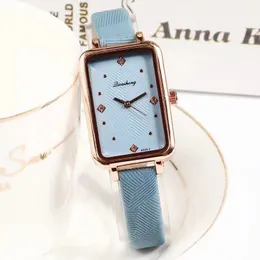 Luksusowe zegarki damskie projektant Square Student 2022 Nowy projekt niszowy Prosty temperament retro małe wykwintne modne trendy zegarek dla kobiet