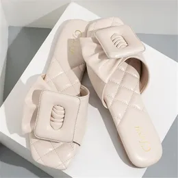 Sandalias de mujer a la moda, zapatillas de diseñador de verano, zapatos planos informales de playa, chanclas clásicas para mujer que combinan con todo