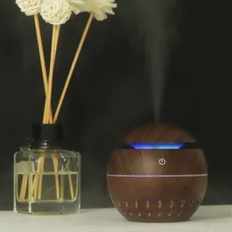 USB Wood Grain Diffuser Ultraljudsaroma luftfuktare Aromaterapi Mini Portable Hollow Mist Maker 7 Färger LED Ändra diffusor 130ml