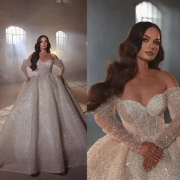 Abiti da sposa scintillanti con abito da ballo e spalle scoperte Vestido de Noiva Abiti da sposa arabi Dubai a maniche lunghe con paillettes