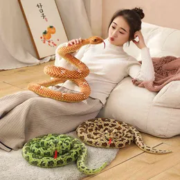 CM Symulowane węże pluszowe realistyczne gigantyczne olbrzymie boa cobra długie nadziewane węża poduszka dla dzieci chłopcy prezent domowy dekoracja j220704