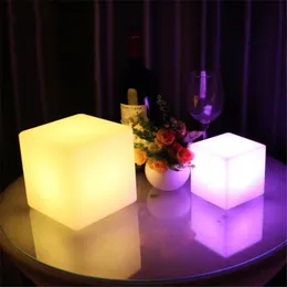 Luci notturne Lampada da giardino a cubo impermeabile ricaricabile da tavolo a LED ricaricabile con lampada da tavolo per feste in piscina con cambio di colore RGB a distanza LampNight