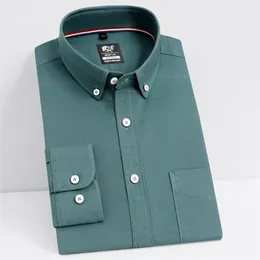 Mäns Långärmad Oxford Vävt skjorta Singelpatchficka 100% bomull Casual Button-down Collar Standard-Fit Mångsidiga T Shirts 220330