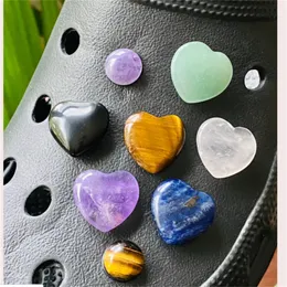 Crystal Heart Stones Croc Charms Serce dla pirackich skarbów Różne kolory plastikowe klejnoty wazonowe rozprasza