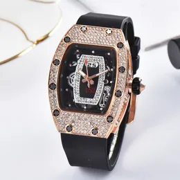 22 Kvinnors bästa utgåva Silver Lip Diamond Dial Wearable Watch Skeleton Quartz Watch Casual Rubber Strap