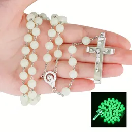 8mm glöd i den mörka rosenkranspärlkedjan halsband för kvinnor Crucifix Cross Pendant Lysous Halsband Religiösa Smycken