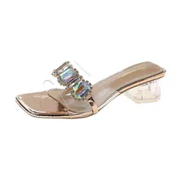 Telas de verão Ladies Sinpolas transparentes Rhinestone 2022 NOVA CABEÇA quadrada Sandálias casuais femininas de salto alto Flip para mulheres 220625