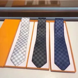 Bow Ties Mens Luxury Slipsa Damier Quiltade slipsar Plaid Designer slipsar av h￶g kvalitet Silkband med Box Black Blue White T220