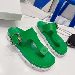 Designer Sandal Skor Kvinna Mode Sommar Foam Flip Flops Plattformar Sandaler Äkta läder Spänne Flats Strandsandlar