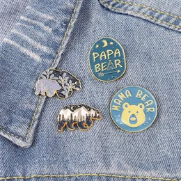 Mama Papa Bear Emalj Pins Custom Mother Fader Broscher Lapel Badge Bag Cartoon Animes Smycken Födelsedaggåva för familj