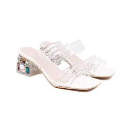 Sandały Niskie 5 cm Obcasy Panie 2022 Kobiety PVC Summer retro swobodne flip-flops Dressing Gladiator wąskie opaski buty na zewnątrz przezroczysty Diamentowy Diament 673