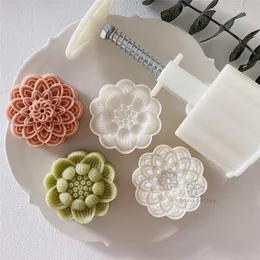 2pcs 세트 75g lotus shape mooncake mold 중국 전통 홈 DIY 축제 페이스트리 장식 도구 부엌 베이킹 220721