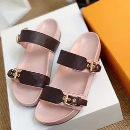 Klassiska tofflor Summer Luxury Woman Beach Cartoon Big Head Leather Flat Belt Buckle Sandals Hotel Bath Men Slides Designer Kvinnor Skor stor storlek 35-45 med låda