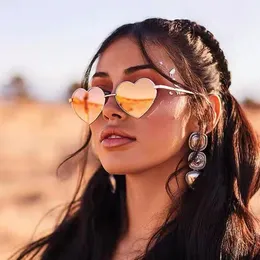 Lady Love Moda Os óculos de sol mulheres espelham sombras óculos de férias de férias de férias de sol para moldura de metal