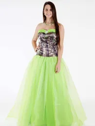 Nuovo arrivo Camo Abiti da damigella d'onore Sweetheart Camouflage Stampa Ruffled Bud Green Tulle Abiti Abiti da sera A-line Lunghezza pavimento P215C