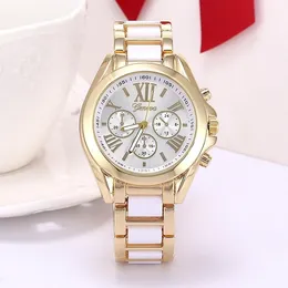 Geneva Roman Numerals Alloy Watches Candy Steel Belt Watch Färgglada Kvinnor Män Klocka Mode Quartz Armbandsur.